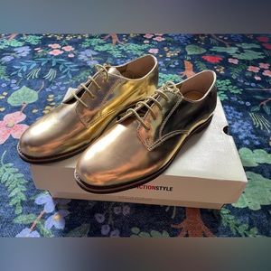 Gold Bass Oxfords, size 9, light wear